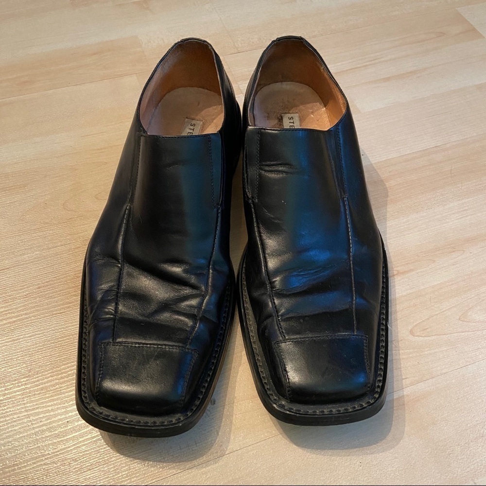 Steve Madden men’s black leather dress shoes in size 9.5